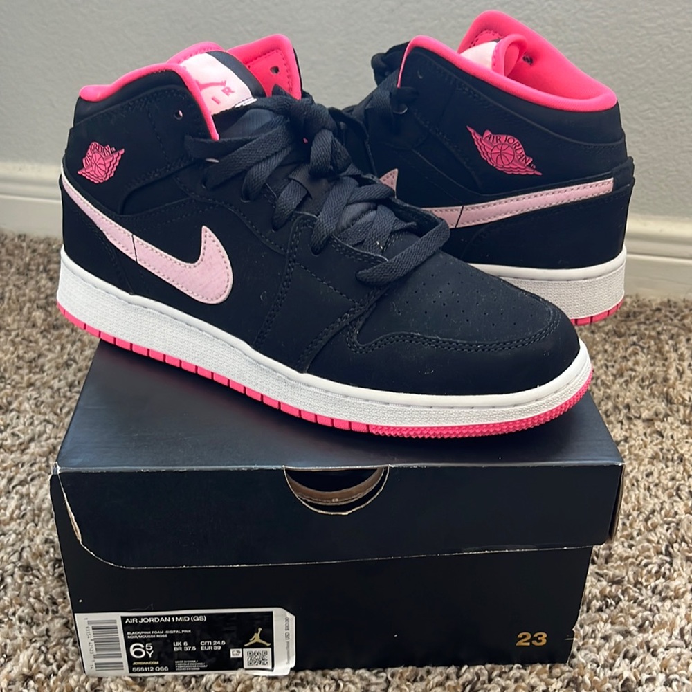 Jordan 1 Mid